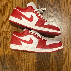 Used worn twice jordan 1 low no insole or box style code is 553558-611